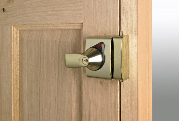 ۷ اشتباه رایج در نصب قفل حیاط که باعث خرابی زودهنگام درب می شود؟