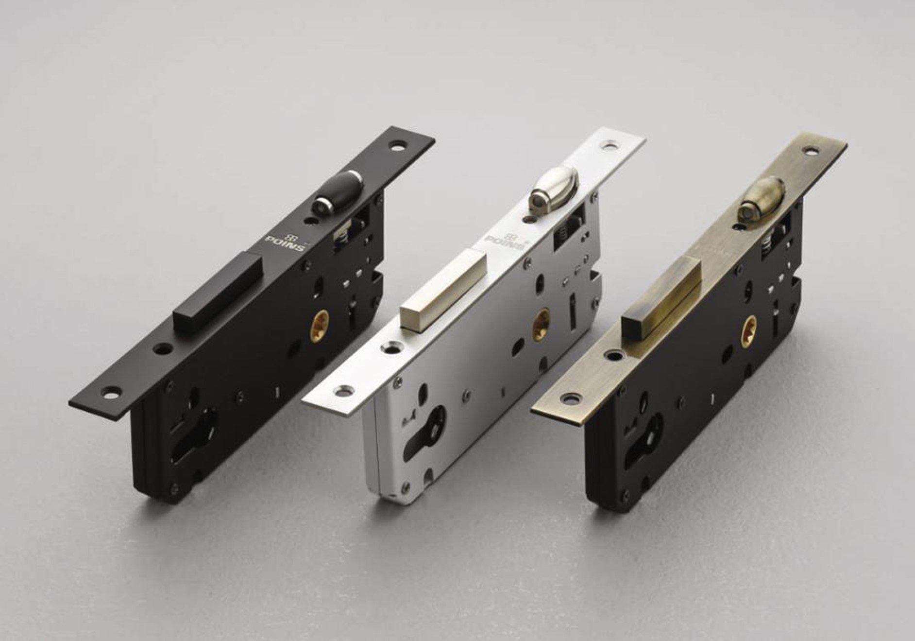 راهنمای کامل انتخاب قفل درب حیاط برای خانه های ایرانی (برقی یا معمولی؟)