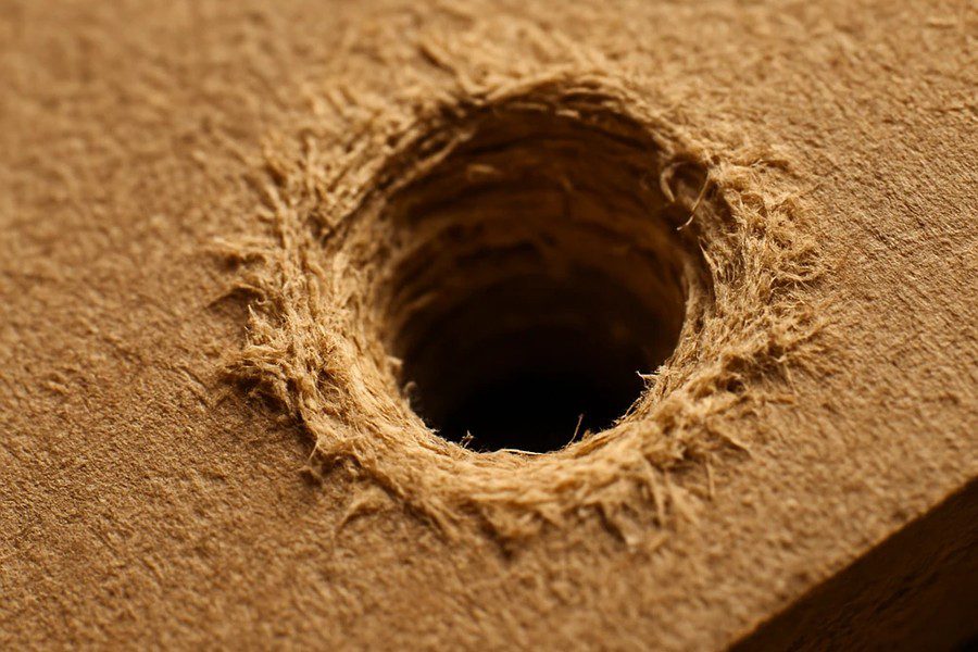 ترمیم جای پیچ مخدوش در چوب یا MDF